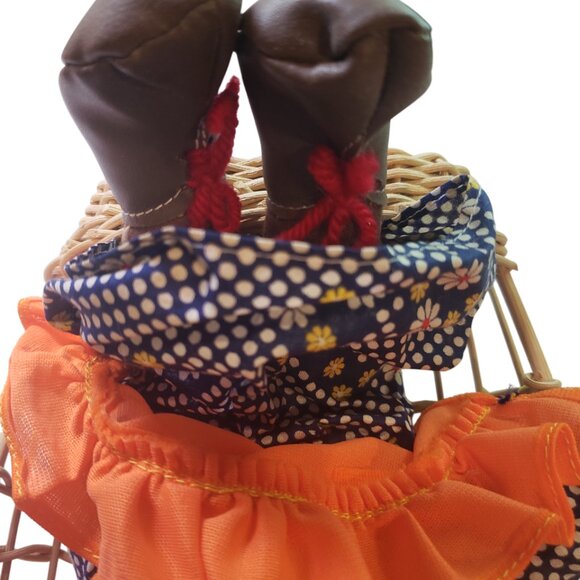 Funky Doll Wicker Hanging Chair Thumb Sucking Big Eyes Vintage 1960s-1970s Odd - Picture 5 of 6